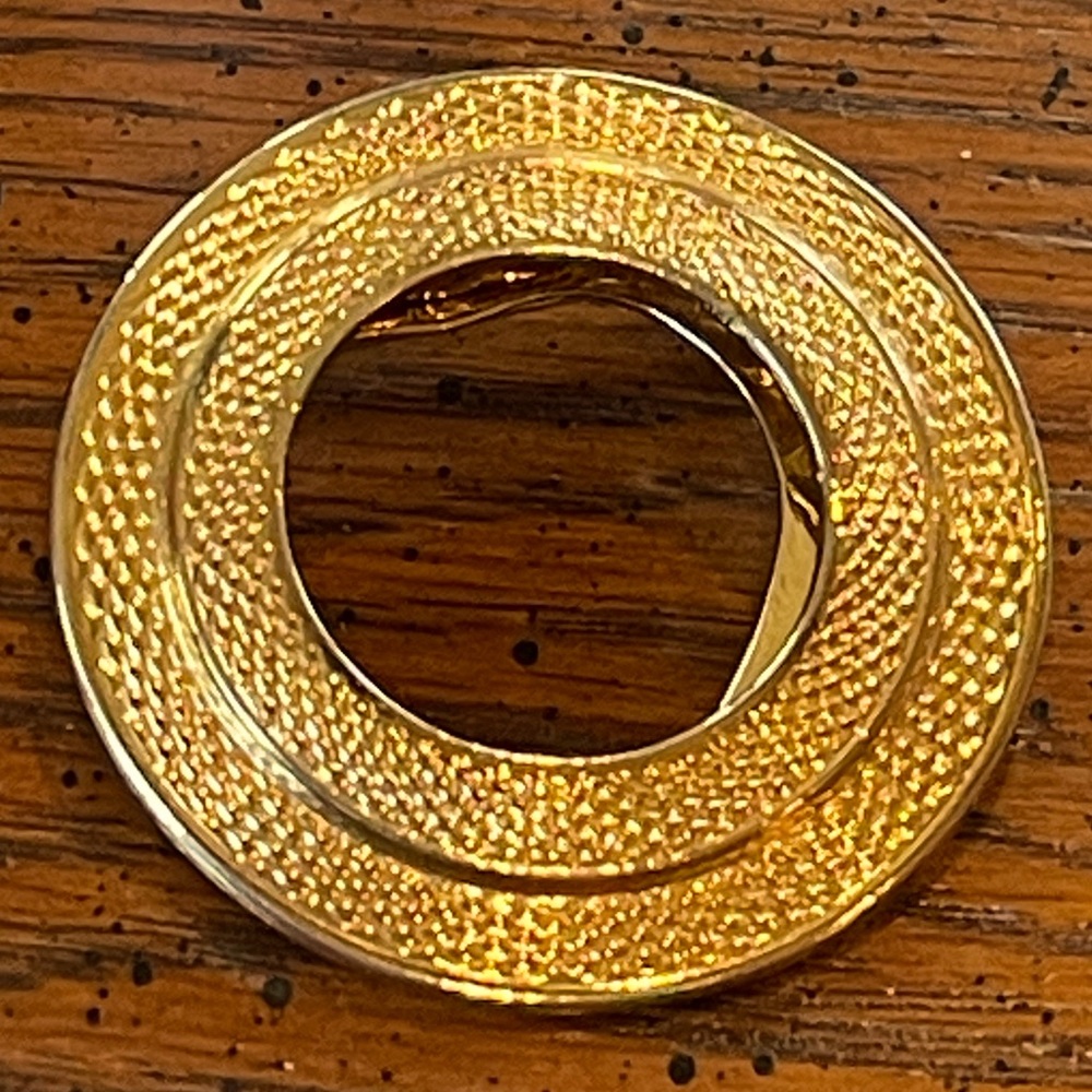VTG Lieba USA gold tone circle scarf pin / sweater pin